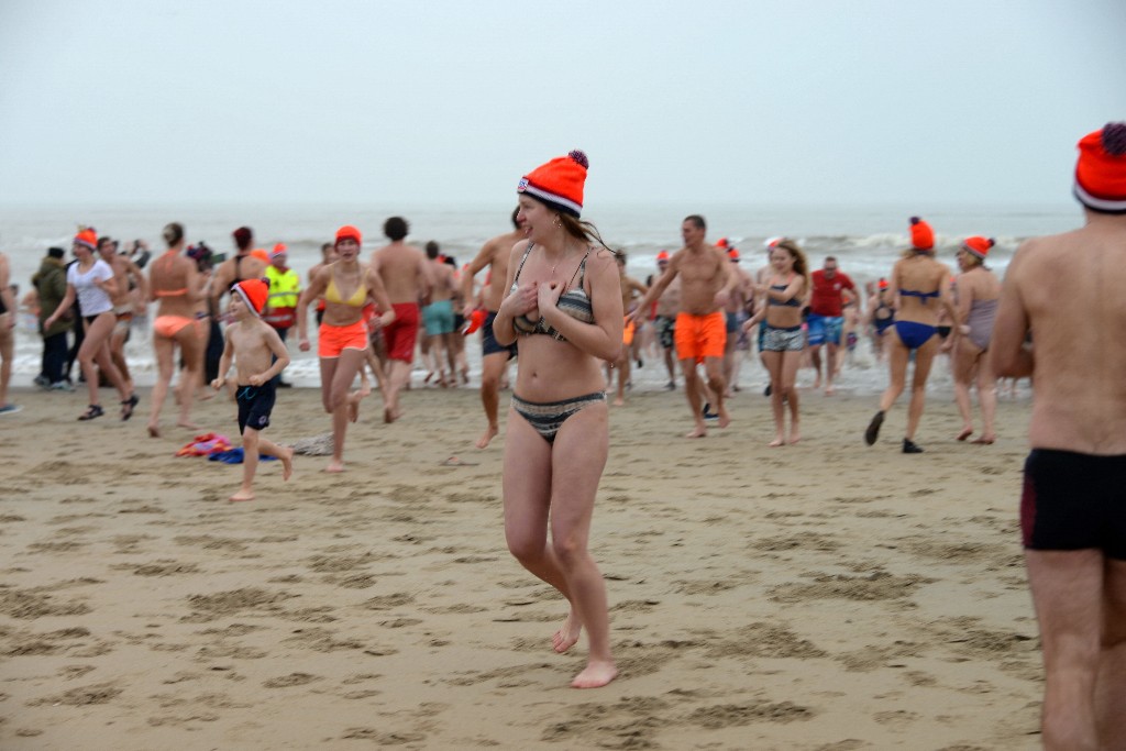 ../Images/Nieuwjaarsduik Noordwijk 2020 065.jpg